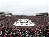 Pohled na fotbalov stadion univerzity Notre Dame pi utkn NHL Winter Classic...