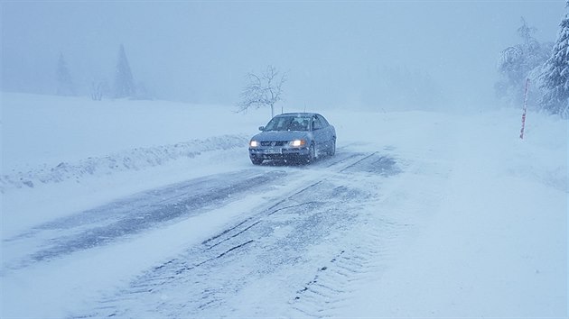 Zasnené silnice na Boím Daru. (9. 1. 2019)