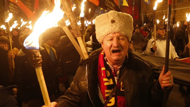 Ukrajint nacionalist na Nov rok oslavovali vro narozen Stepana Bandery.