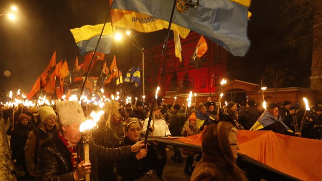 Ukrajint nacionalist na Nov rok oslavovali vro narozen Stepana Bandery.