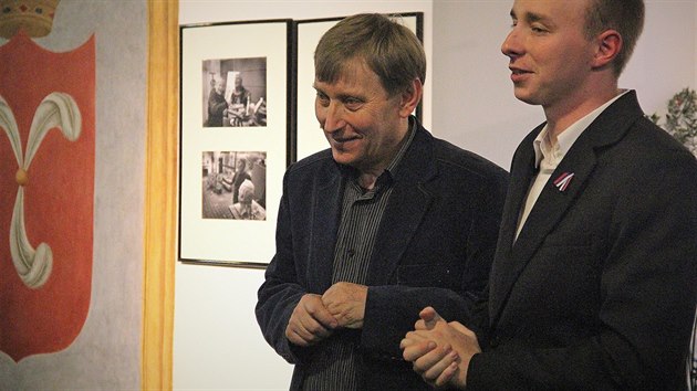 Muzeum v Jilemnici má po 41 letech jiného ředitele. Jiřího Luštince (vlevo) vystřídal David Ulrych (stojící vedle).