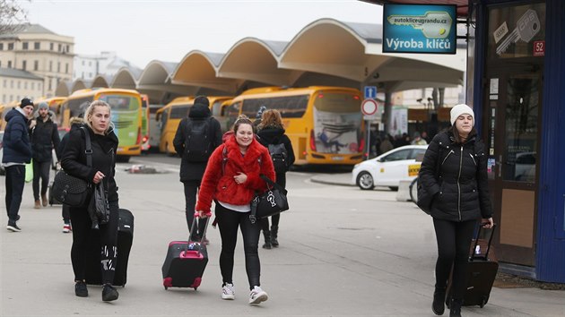 Autobusov ndra u hotelu Grand je jednm z nejvznamnjch brnnskch dopravnch uzl, z nho denn odjd na dv stovky dlkovch autobus, modern zzem zde vak stle schz.