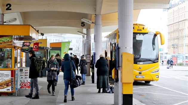 U nvrh architekta Bohuslava Fuchse potal na autobusovm ndra u hotelu Grand s centrln budovou, nakonec vak v roce 1951 vzniklo jen torzo jeho pvodnho projektu.