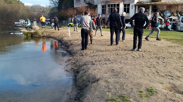 Na mst zasahovaly celkem ti vozy zdravotnk, dva vrtulnky, tyi posdky hasi a nkolik policist a potp (31.12.2018)