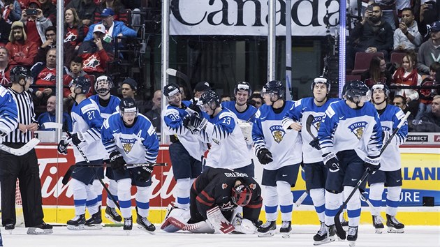 Radost finskch hokejist pot, co vyadili ve tvrtfinle MS hr do 20 let domc Kanadu.