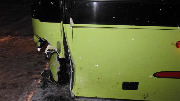 Uvolnn kolo pokodilo protijedouc autobus.