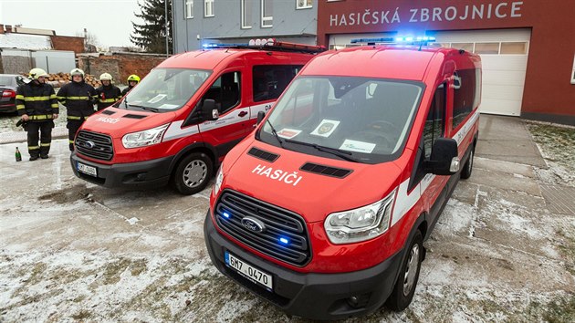 Dobrovoln hasii z olomouckch mstnch st ernovr a Radkov dostali dva nov zsahov vozy v celkov hodnot 2,7 milionu korun.