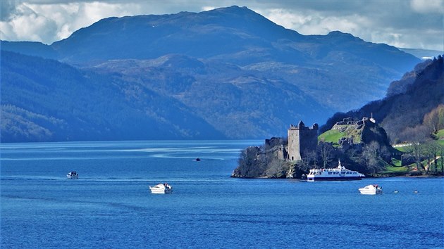 Urquhart Castle, nabzejc skvl vhled na Loch Ness, je bohuel i na programu paulnch zjezd. Pro jeho nvtvu je proto ideln rno nebo pozdn odpoledne.