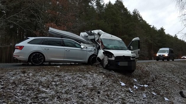 Nehoda dvou osobnch vozidel zkomplikovala dopravu za Plzn smrem na Karlovy Vary. (9. 1. 2019)