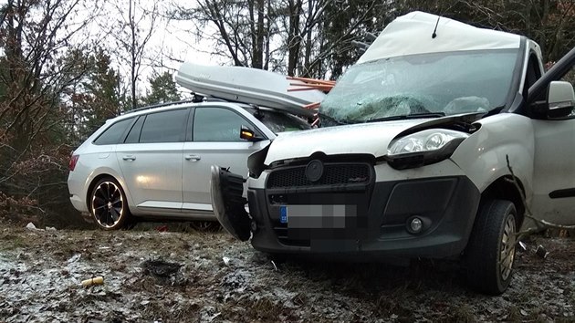 Nehoda dvou osobnch vozidel zkomplikovala dopravu za Plzn smrem na Karlovy Vary. (9. 1. 2019)