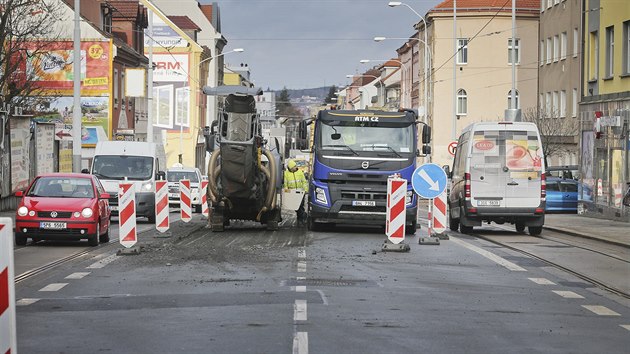 Pes rok potrv rekonstrukce Slovansk tdy v Plzni. V plnu je oprava tramvajov trati i vozovky. (8. 1. 2019)