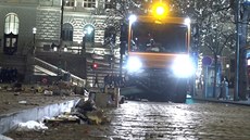 Úklid Václavského náměstí Úklid Václavského náměstí