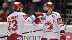 Jiří Polanský (vlevo) a Martin Růžička z Třince oslavují gól. Jiří Polanský (vlevo) a Martin Růžička z Třince oslavují gól.