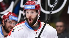 Petr Koukal (vlevo) a střelec gólu Tomáš Vincour (vpravo) z Hradce Králové. Petr Koukal (vlevo) a střelec gólu Tomáš Vincour (vpravo) z Hradce Králové.