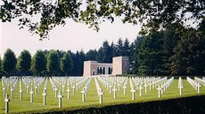 Dlouhé ady hrob. V Oise-Aisne odpoívá pes est tisíc voják.