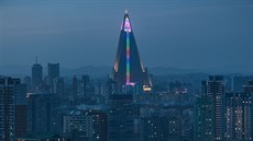 Světelná show na budově hotelu Ryugyong Světelná show na budově hotelu Ryugyong