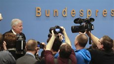 Německý ministr vnitra Horst Seehofer při tiskové konferenci týkající se... Německý ministr vnitra Horst Seehofer při tiskové konferenci týkající se...