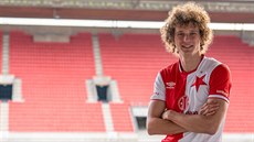 Fotbalista Alex Král přestoupil z Teplic do Slavie. V Edenu podepsal smlouvu do... Fotbalista Alex Král přestoupil z Teplic do Slavie. V Edenu podepsal smlouvu do...