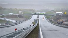 Zatím poslední část dálnice D4 ze Skalky do Hájů nedaleko Příbrami byla uvedena... Zatím poslední část dálnice D4 ze Skalky do Hájů nedaleko Příbrami byla uvedena...