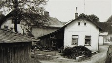 Objekty bývalé žďárské drůbežárny po roce 1930, kdy stavení poškodil požár. Objekty bývalé žďárské drůbežárny po roce 1930, kdy stavení poškodil požár.