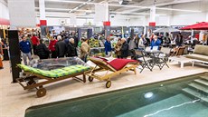 Obří lednové výprodeje válcují předvánoční šílenství. Obří lednové výprodeje válcují předvánoční šílenství.