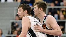 Hradecký Ondřej Peterka (vlevo) v podzimním utkání s Nymburkem v kontaktu s... Hradecký Ondřej Peterka (vlevo) v podzimním utkání s Nymburkem v kontaktu s...