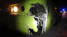 Řidiči autobusu se nic nestalo, nikdo další s ním necestoval. Řidiči autobusu se nic nestalo, nikdo další s ním necestoval.