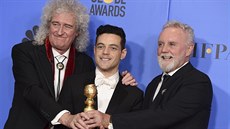 Brian May a Roger Taylor slaví s hercem Ramim Malekem úspch filmu o kapele...