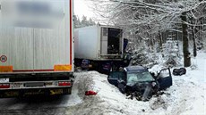 Na vytížené silnici I/35 se u Studené Loučky srazily dva kamiony a osobní auto.... Na vytížené silnici I/35 se u Studené Loučky srazily dva kamiony a osobní auto....