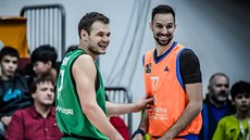 Nymburští křídelníci Jaromír Bohačík (vlevo) a Vojtěch Hruban během Utkání... Nymburští křídelníci Jaromír Bohačík (vlevo) a Vojtěch Hruban během Utkání...