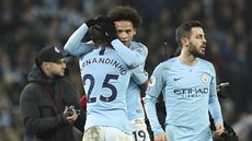 Leroy Sané (čelem) z Manchesteru City slaví svou trefu proti Liverpoolu. Leroy Sané (čelem) z Manchesteru City slaví svou trefu proti Liverpoolu.