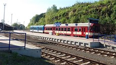 Motorový vůz 843.011 čeká ve stanici Stará Paka na odjezd v čele osobního vlaku... Motorový vůz 843.011 čeká ve stanici Stará Paka na odjezd v čele osobního vlaku...