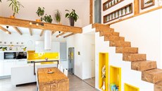 Na masivní trámové stupnice logicky navazují i další dřevěné designové prvky... Na masivní trámové stupnice logicky navazují i další dřevěné designové prvky...