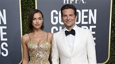 Irina aiková a Bradley Cooper na Zlatých glóbech (Beverly Hills, 6. ledna 2019)
