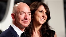 Jeff Bezos a jeho manelka MacKenzie (Beverly Hills, 26. února 2017)
