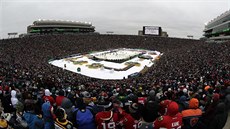 Pohled na fotbalový stadion univerzity Notre Dame pi utkání NHL Winter Classic...