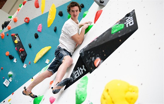 Adam Ondra v boulderovém areálu v Brn.