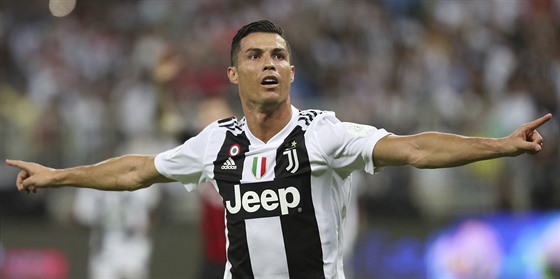 Cristiano Ronaldo z Juventusu Turín se raduje z gólu v duelu italského...