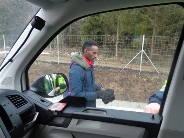 Migrant se pky procházel po dálnici D1. (16.1.2019)