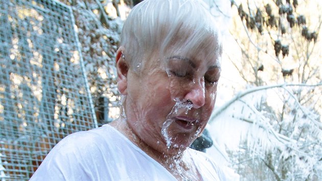 Pravoslavní věřící oslavili svátek Zjevení Páně očistnou koupelí v ledové vodě... Pravoslavní věřící oslavili svátek Zjevení Páně očistnou koupelí v ledové vodě...