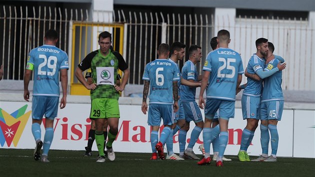 Hráči Slovanu Bratislava se radují ze vstřeleného gólu v utkání proti Mladé... Hráči Slovanu Bratislava se radují ze vstřeleného gólu v utkání proti Mladé...