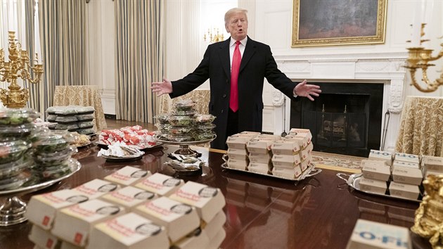 Prezident Donald Trump s pohoštěním pro hráče amerického fotbalu. (14. ledna... Prezident Donald Trump s pohoštěním pro hráče amerického fotbalu. (14. ledna...