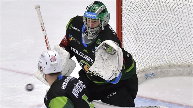 Šestnáctiletý brankář Jan Bednář z Karlových Varů v zápase v Třinci. Šestnáctiletý brankář Jan Bednář z Karlových Varů v zápase v Třinci.