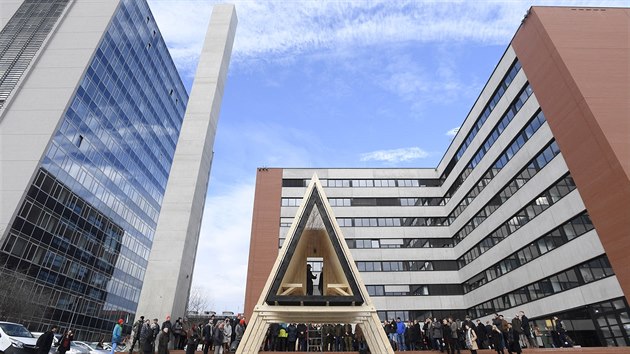 Studenti ČVUT představili prototypy šesti takzvaných útulen, které budou na... Studenti ČVUT představili prototypy šesti takzvaných útulen, které budou na...