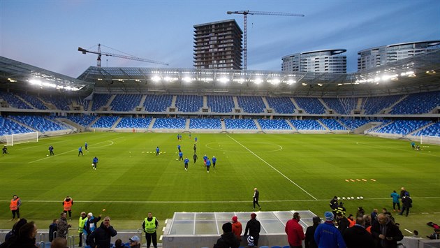 Sigma Olomouc vyzvala Slovan Bratislava v testovacím zápase na novém stadionu... Sigma Olomouc vyzvala Slovan Bratislava v testovacím zápase na novém stadionu...