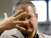 Umělé prsty s falešnými otisky pomáhají expertům jako Martin Drahanský... Umělé prsty s falešnými otisky pomáhají expertům jako Martin Drahanský...