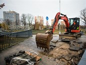 V Kroměříži začala oprava uzavřené lávky pro pěší přes řeku Moravu. V Kroměříži začala oprava uzavřené lávky pro pěší přes řeku Moravu.