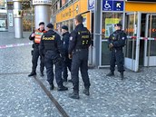Anonym nahlásil bombu ve stanici metra Anděl, policie prostory vyklidila (18.... Anonym nahlásil bombu ve stanici metra Anděl, policie prostory vyklidila (18....