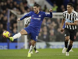 Eden Hazard (Chelsea) zpracovv m bhem utkn proti Newcastlu.