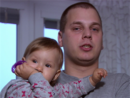 Patrik svou ženu Veroniku miluje, ale pořádek v bytě ještě víc.
